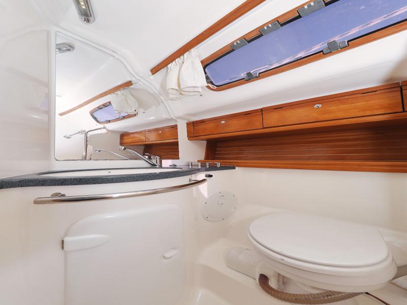 Book yachts online - sailboat - Bavaria 39 Cruiser - Windy - rent