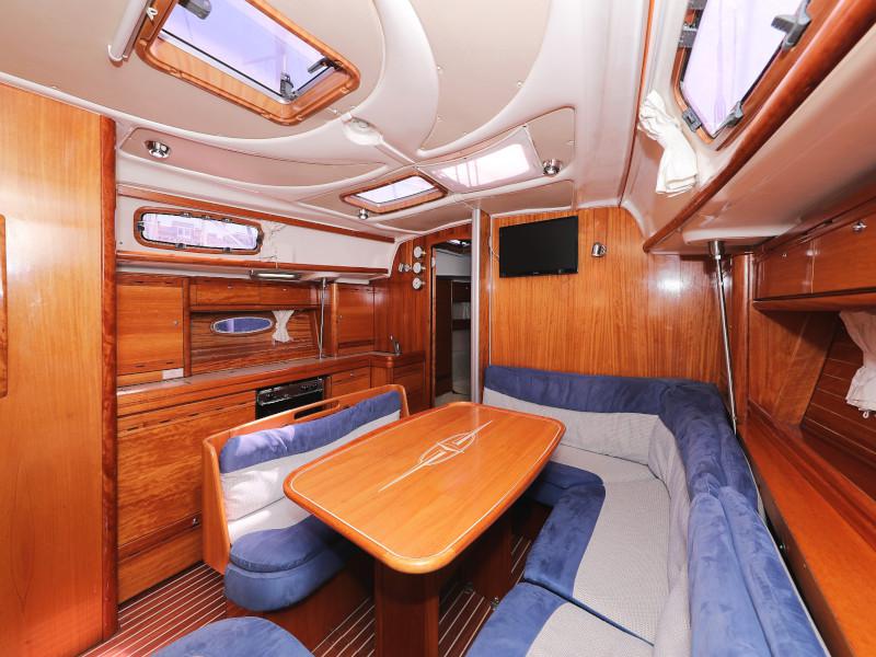 Book yachts online - sailboat - Bavaria 39 Cruiser - Windy - rent