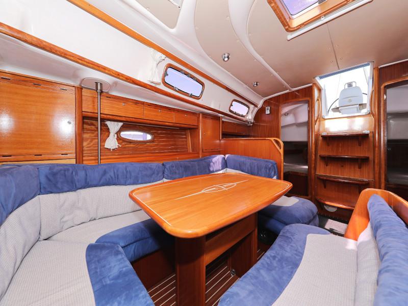 Book yachts online - sailboat - Bavaria 39 Cruiser - Windy - rent