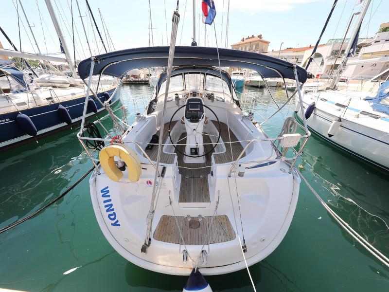 Book yachts online - sailboat - Bavaria 39 Cruiser - Windy - rent