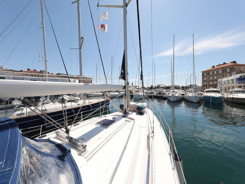 Book yachts online - sailboat - Bavaria 39 Cruiser - Windy - rent