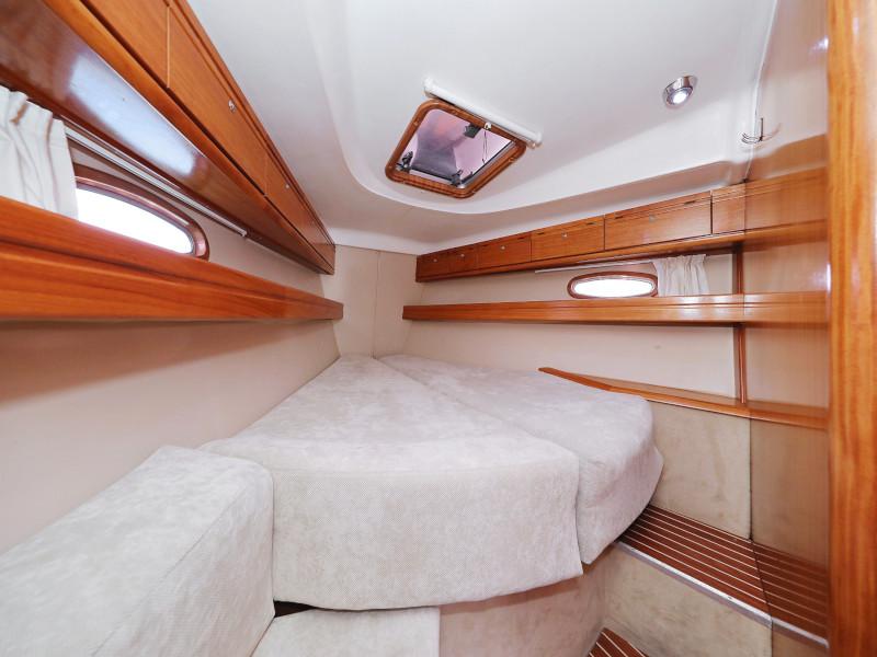 Book yachts online - sailboat - Bavaria 39 Cruiser - Windy - rent