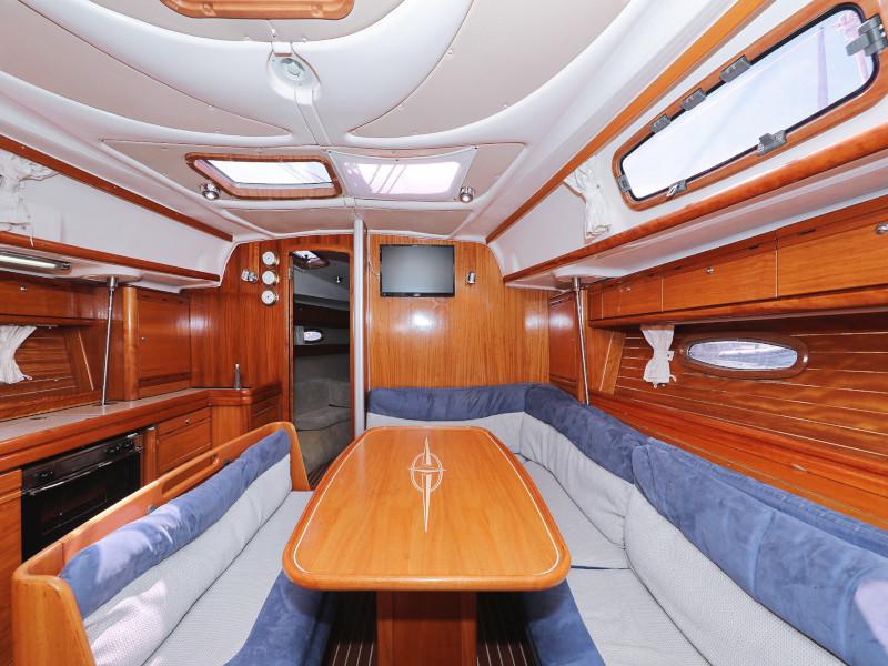 Book yachts online - sailboat - Bavaria 39 Cruiser - Windy - rent