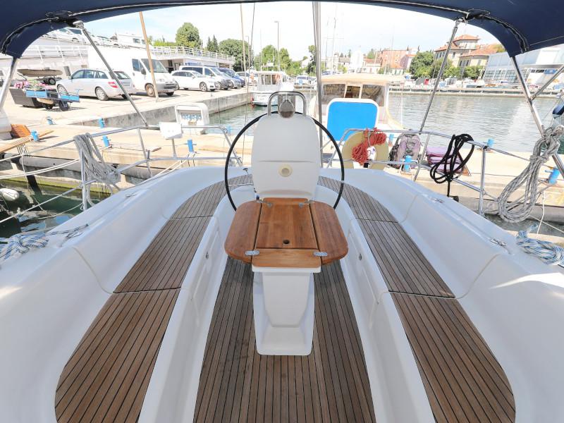 Book yachts online - sailboat - Bavaria 39 Cruiser - Windy - rent