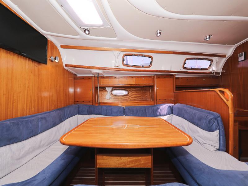 Book yachts online - sailboat - Bavaria 39 Cruiser - Windy - rent