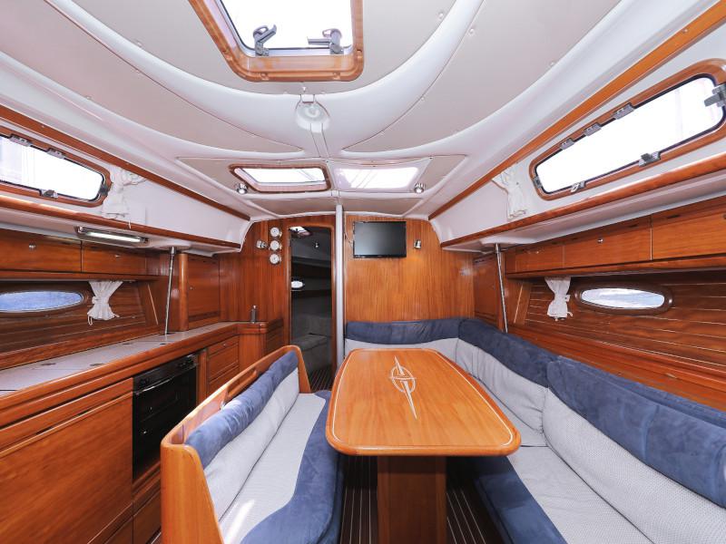 Book yachts online - sailboat - Bavaria 39 Cruiser - Windy - rent