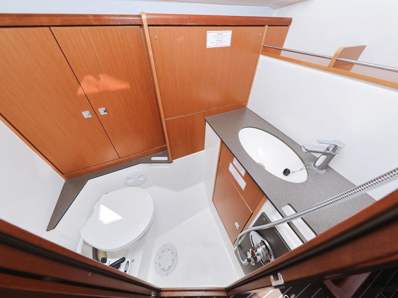 Book yachts online - sailboat - Bavaria Cruiser 37 - Lupe - rent