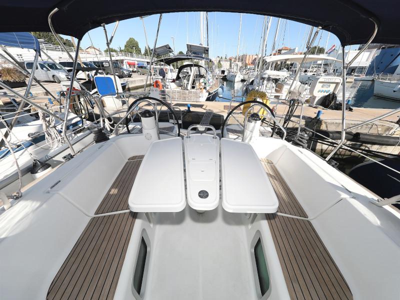 Book yachts online - sailboat - Sun Odyssey 39i - Lucija - rent