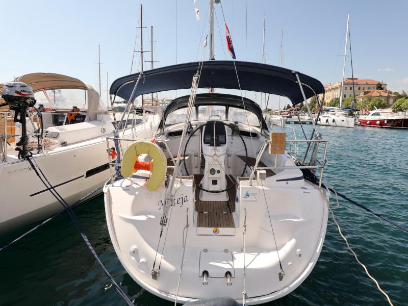 Book yachts online - sailboat - Bavaria 37 Cruiser - Mateja - rent