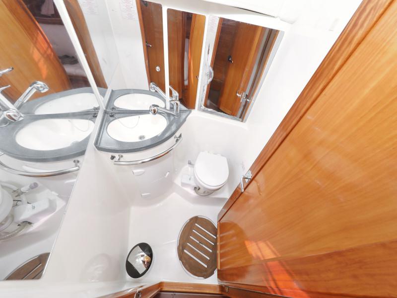 Book yachts online - sailboat - Bavaria 37 Cruiser - Mateja - rent