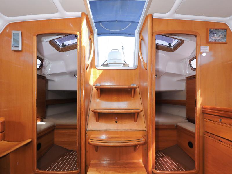 Book yachts online - sailboat - Bavaria 37 Cruiser - Mateja - rent