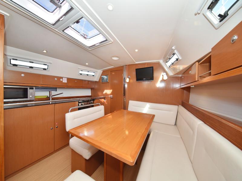 Book yachts online - sailboat - Bavaria Cruiser 40 - PIA M - rent