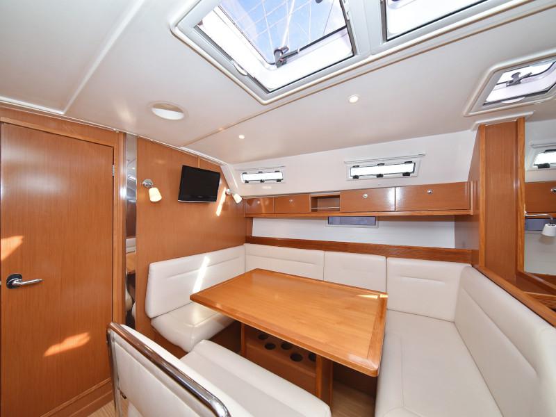 Book yachts online - sailboat - Bavaria Cruiser 40 - PIA M - rent
