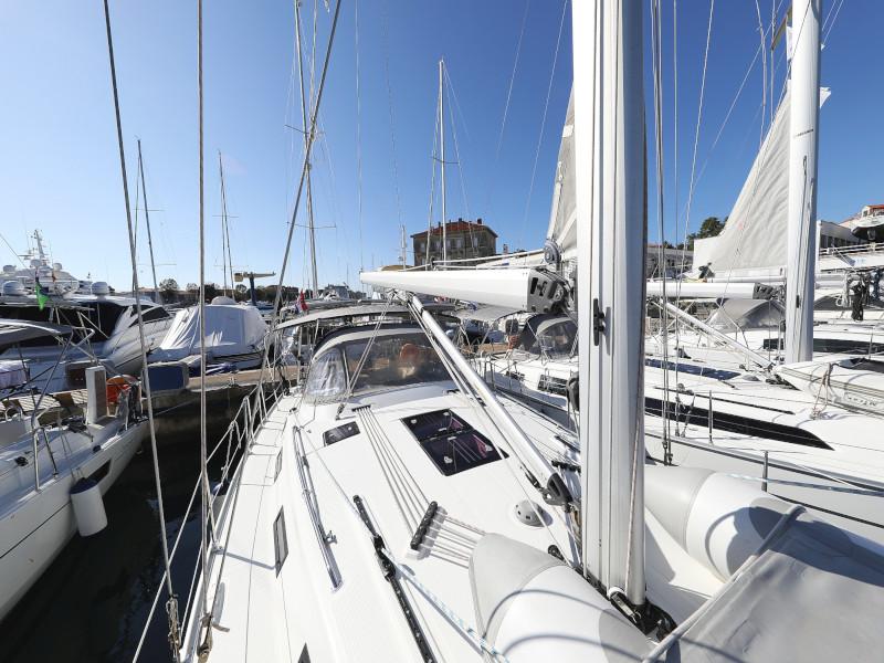 Book yachts online - sailboat - Bavaria Cruiser 40 - PIA M - rent