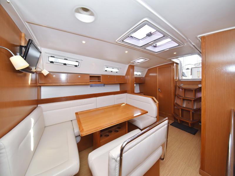 Book yachts online - sailboat - Bavaria Cruiser 40 - PIA M - rent