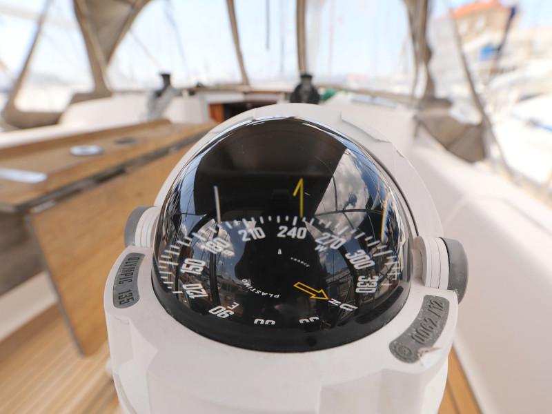 Book yachts online - sailboat - Dufour 380 - Le Pacha - rent