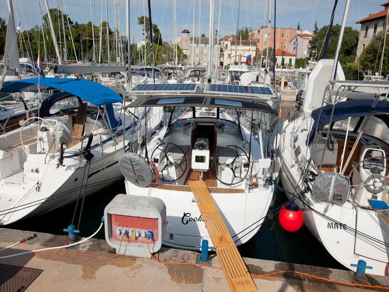 Book yachts online - sailboat - Bavaria Cruiser 34 Style - COOKIE - rent