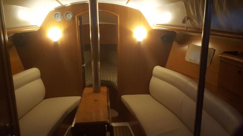 Book yachts online - sailboat - Sun Odyssey 32 - Caprice (refit 2018) - rent