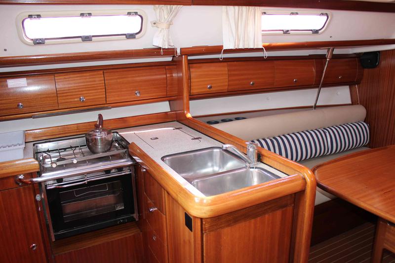 Book yachts online - sailboat - Bavaria 36 - Antiope (refit 2017) - rent