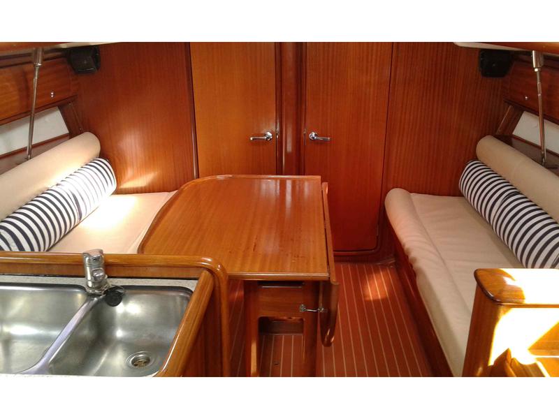 Book yachts online - sailboat - Bavaria 36 - Antiope (refit 2017) - rent