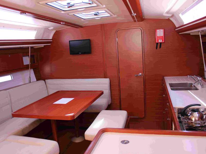 Book yachts online - sailboat - Dufour 450 GL - Maroussa (sails 2021) - rent