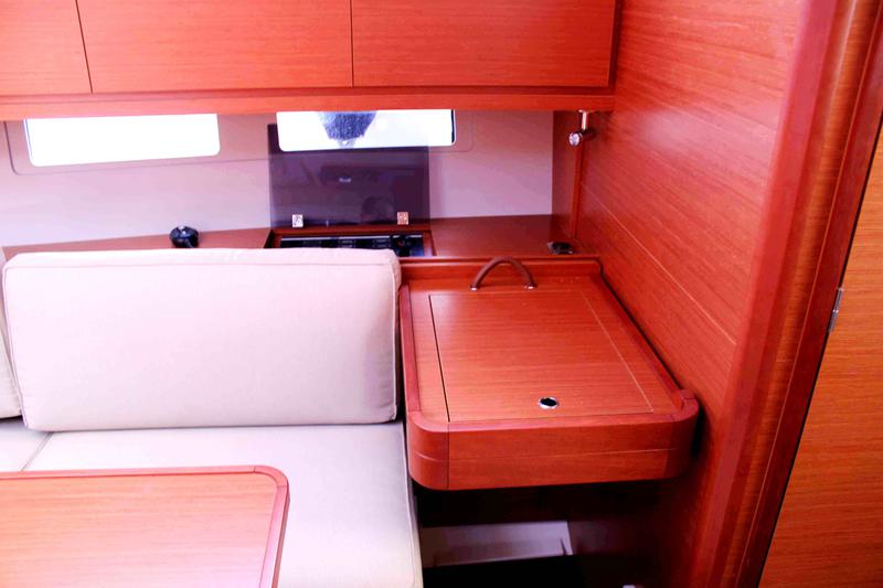 Book yachts online - sailboat - Dufour 382 GL - Morning Star - rent