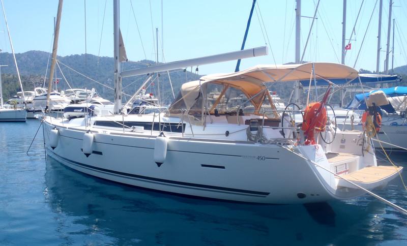 Book yachts online - sailboat - Dufour 450 GL - Dans - rent