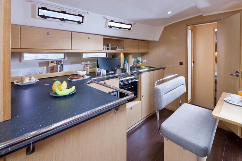 Book yachts online - sailboat - Bavaria 45 Cruiser - iBulut - rent