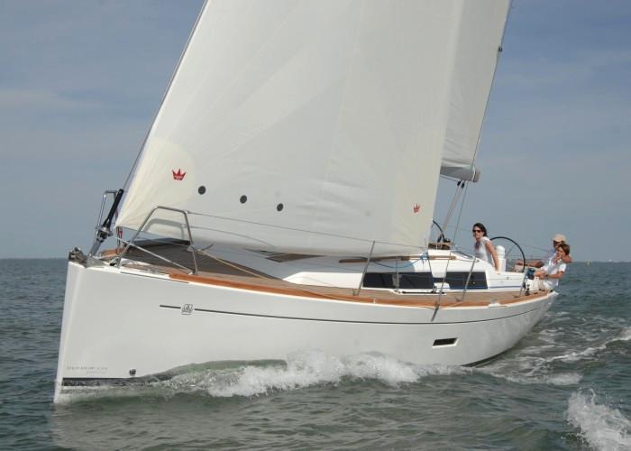 Book yachts online - sailboat - Dufour 335 GL - Kopernik - rent