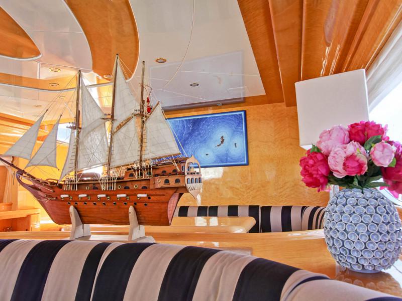 Book yachts online - motorboat - Rizzardi Posillipo Technema 80 - Prime - rent