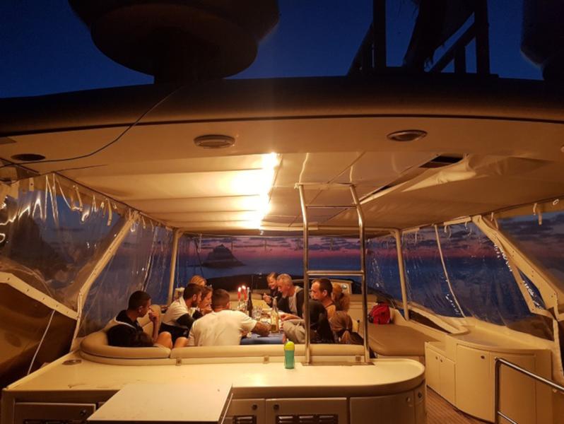 Book yachts online - motorboat - Rizzardi Posillipo Technema 80 - Prime - rent