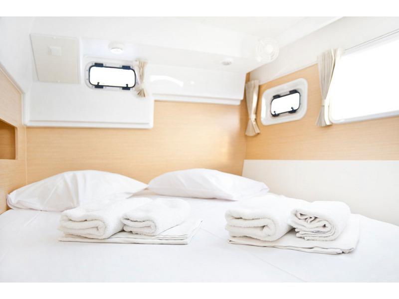 Book yachts online - catamaran - Lagoon 400 - Mercy - rent