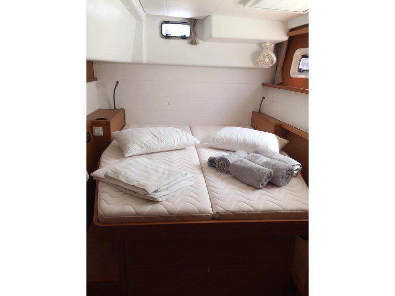 Book yachts online - catamaran - Lagoon 450 F - Equinox - rent