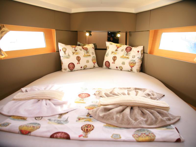 Book yachts online - sailboat - Beneteau Oceanis 38 - ADA - rent