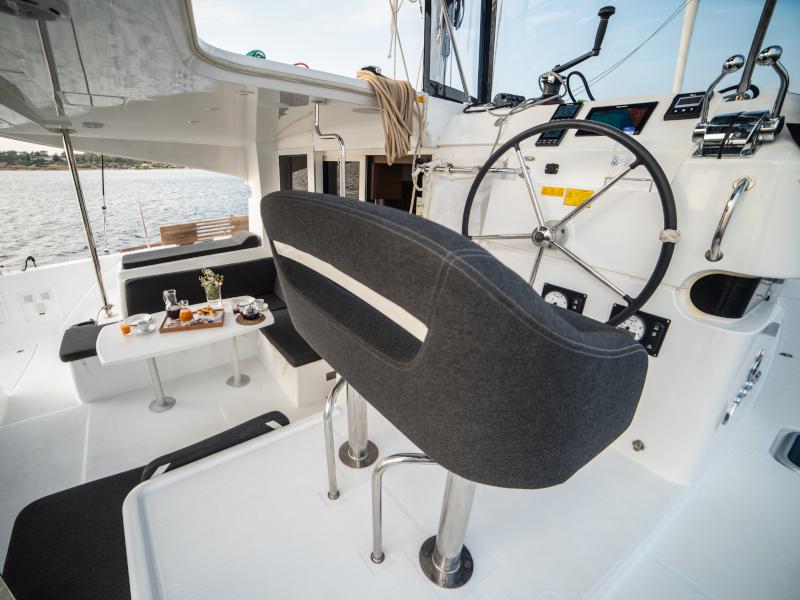 Book yachts online - catamaran - Lagoon 40 - Il Vento - rent