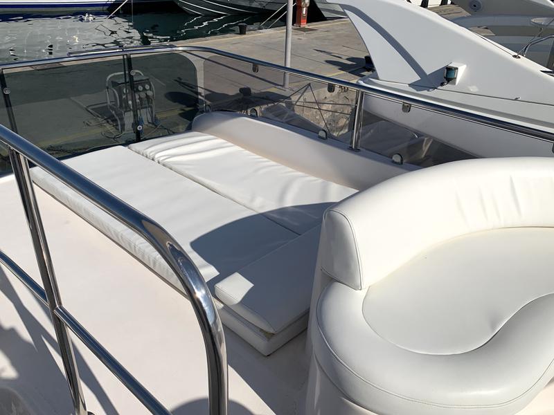 Book yachts online - motorboat - Majesty 50 Fly - Korina - rent