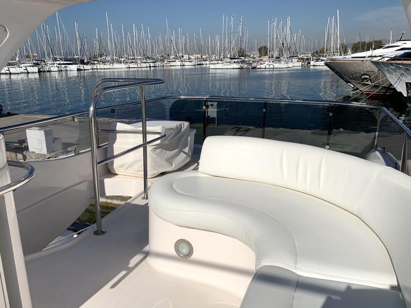 Book yachts online - motorboat - Majesty 50 Fly - Korina - rent