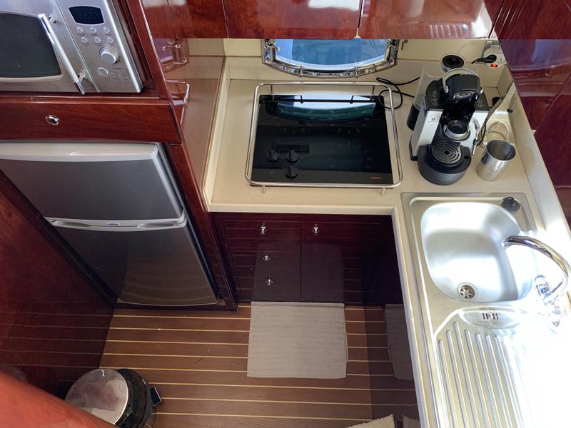 Book yachts online - motorboat - Majesty 50 Fly - Korina - rent