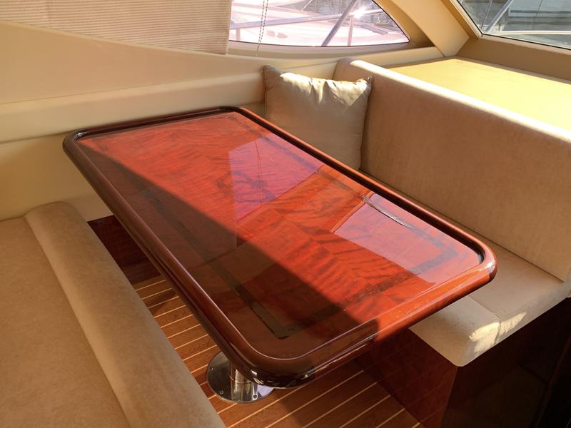 Book yachts online - motorboat - Majesty 50 Fly - Korina - rent