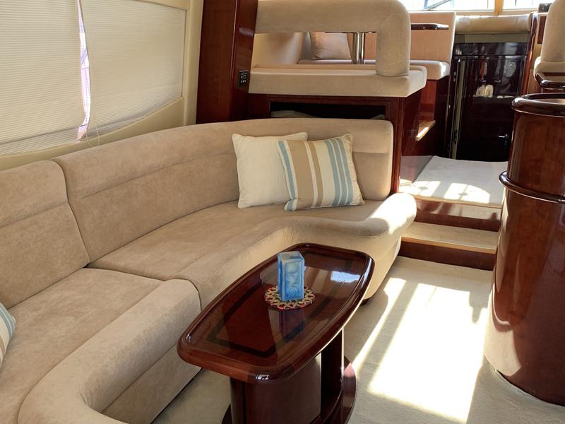 Book yachts online - motorboat - Majesty 50 Fly - Korina - rent