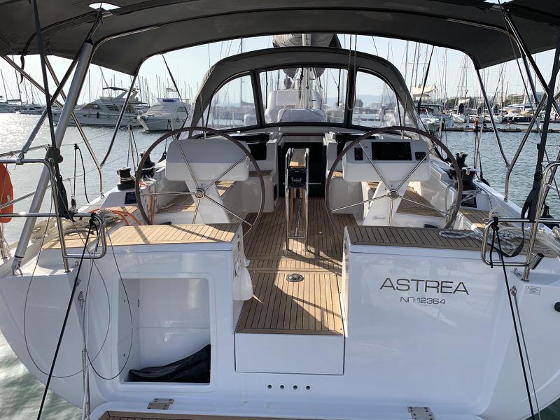 Book yachts online - sailboat - Hanse 458 - Astrea - rent