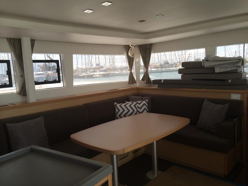 Book yachts online - catamaran - Lagoon 450  Flybridge - Odysseus - rent