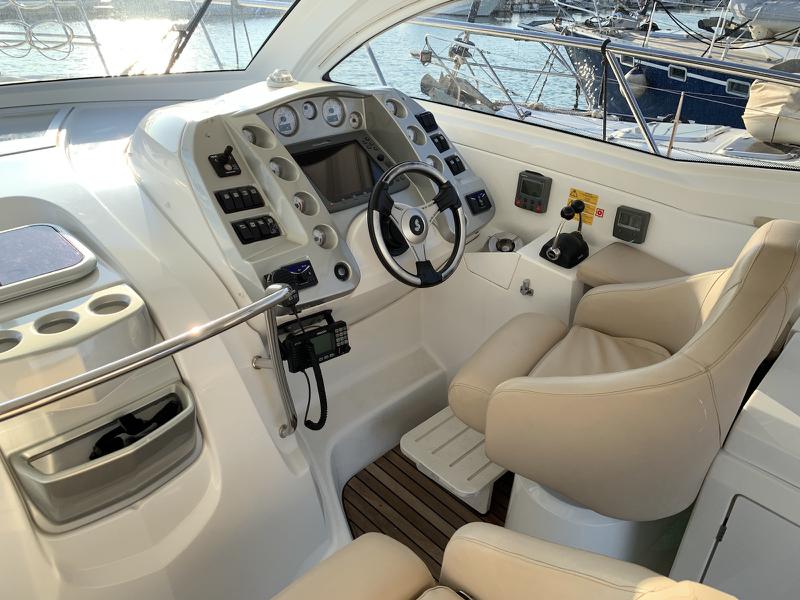 Book yachts online - motorboat - Beneteau Monte Carlo 37 ΗΤ - Hermes (Skippered) - rent