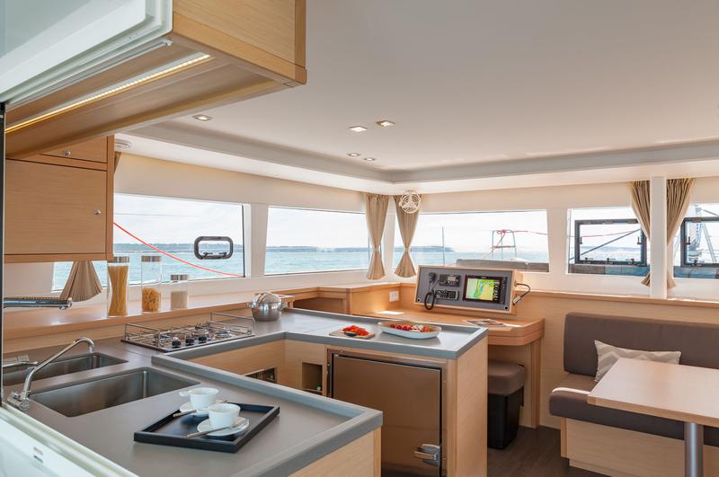 Book yachts online - catamaran - Lagoon 450  Flybridge - Annangel - rent