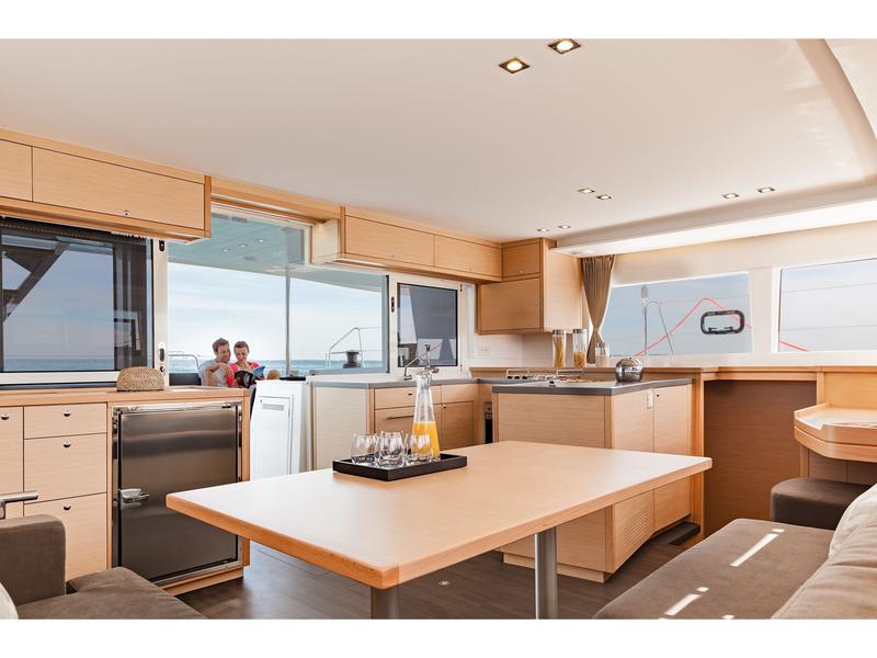 Book yachts online - catamaran - Lagoon 450  Flybridge - Annangel - rent