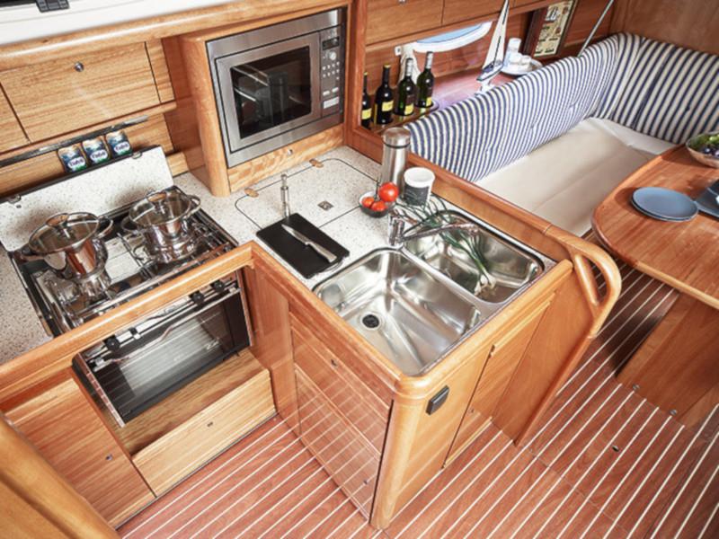 Book yachts online - sailboat - Bavaria 34 Cruiser - Eos - rent