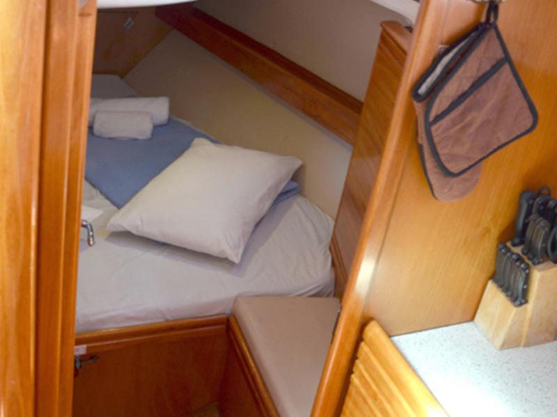 Book yachts online - sailboat - Bavaria 33 Cruiser - Arethusa - rent