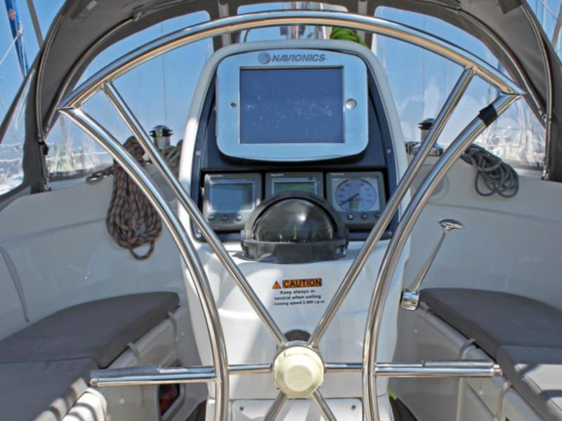 Book yachts online - sailboat - Bavaria 33 Cruiser - Arethusa - rent