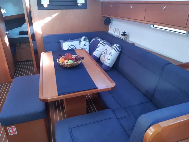 Book yachts online - sailboat - Bavaria Cruiser 41 - Sake - rent