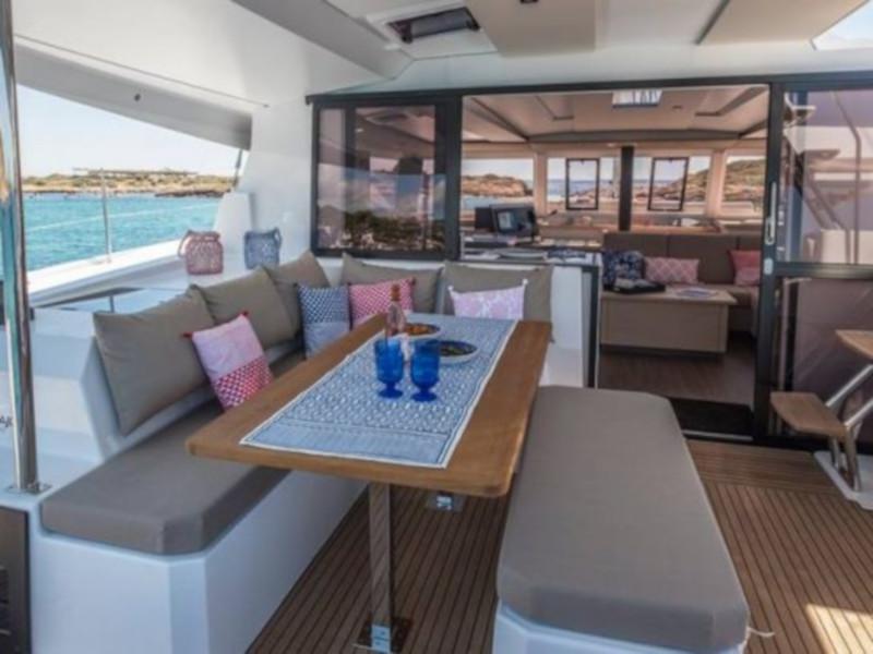 Book yachts online - catamaran - Astréa 42 - Wild Baleine - rent